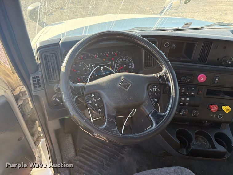 image for item YA4416 2020 International LT625 semi truck