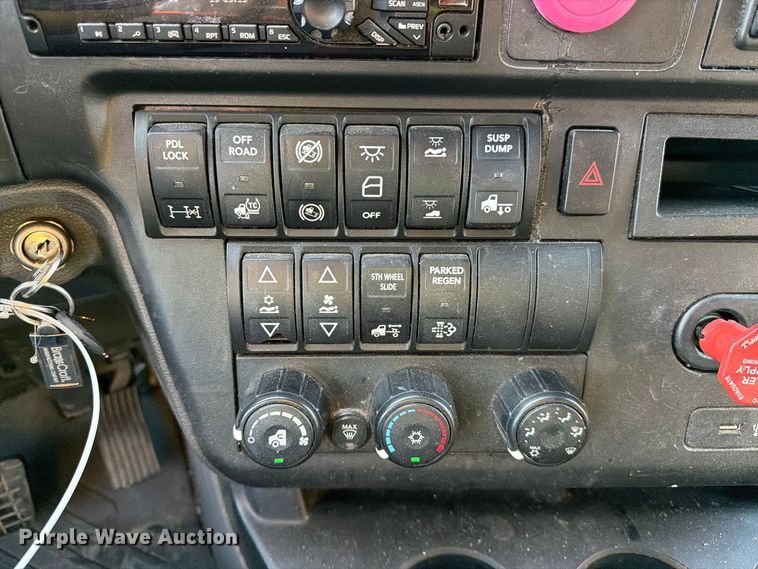 image for item YA4416 2020 International LT625 semi truck