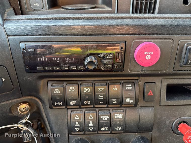 image for item YA4416 2020 International LT625 semi truck