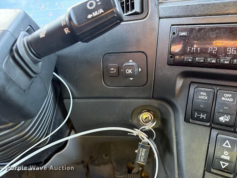 image for item YA4416 2020 International LT625 semi truck