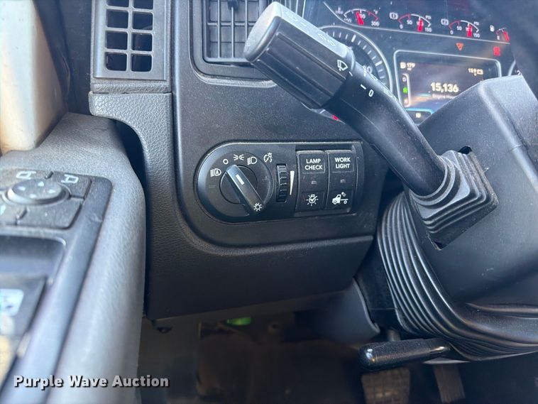 image for item YA4416 2020 International LT625 semi truck