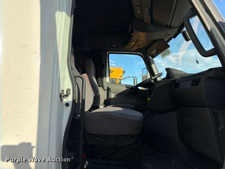image for item YA4416 2020 International LT625 semi truck
