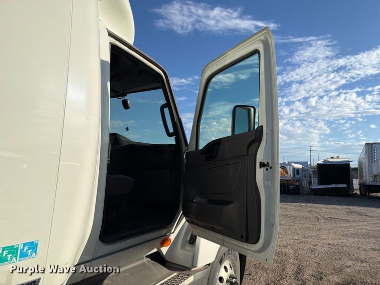image for item YA4416 2020 International LT625 semi truck