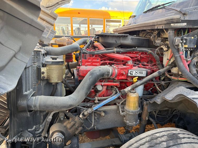 image for item YA4416 2020 International LT625 semi truck