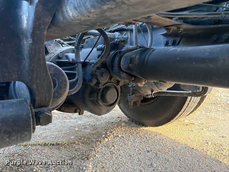 image for item YA4416 2020 International LT625 semi truck