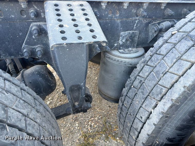 image for item YA4416 2020 International LT625 semi truck