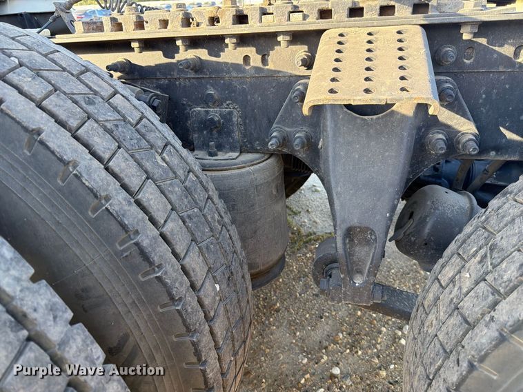 image for item YA4416 2020 International LT625 semi truck