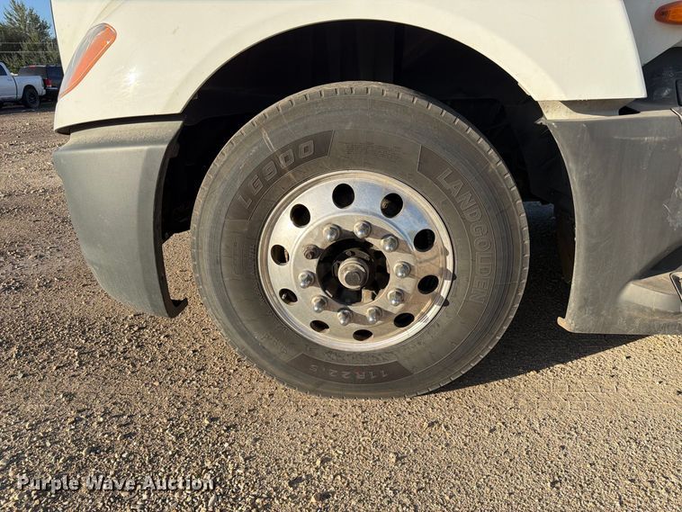 image for item YA4416 2020 International LT625 semi truck