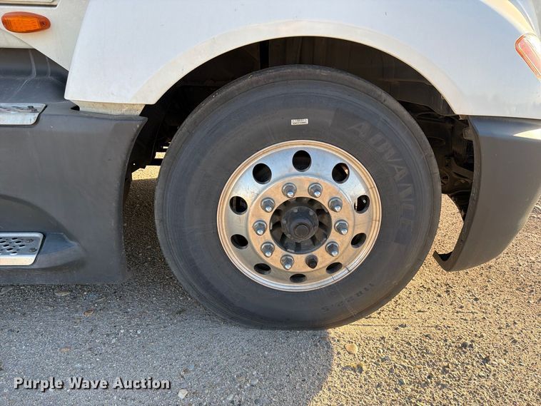 image for item YA4416 2020 International LT625 semi truck