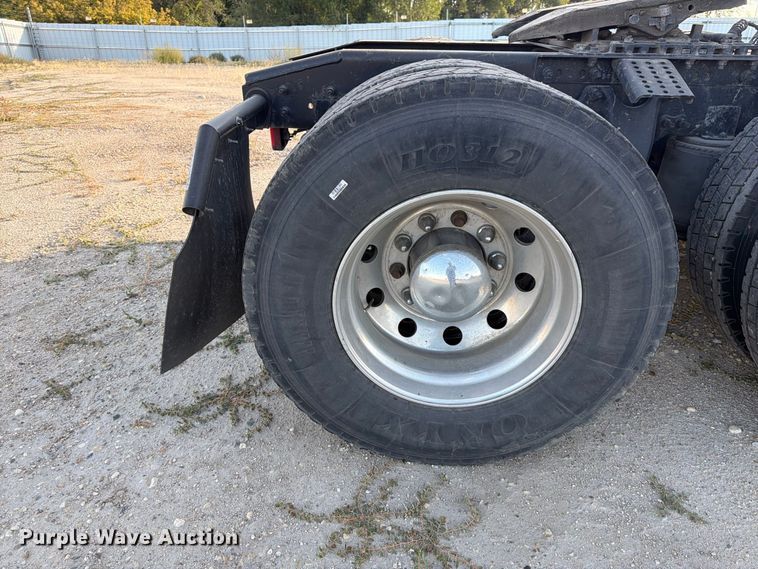 image for item YA4416 2020 International LT625 semi truck