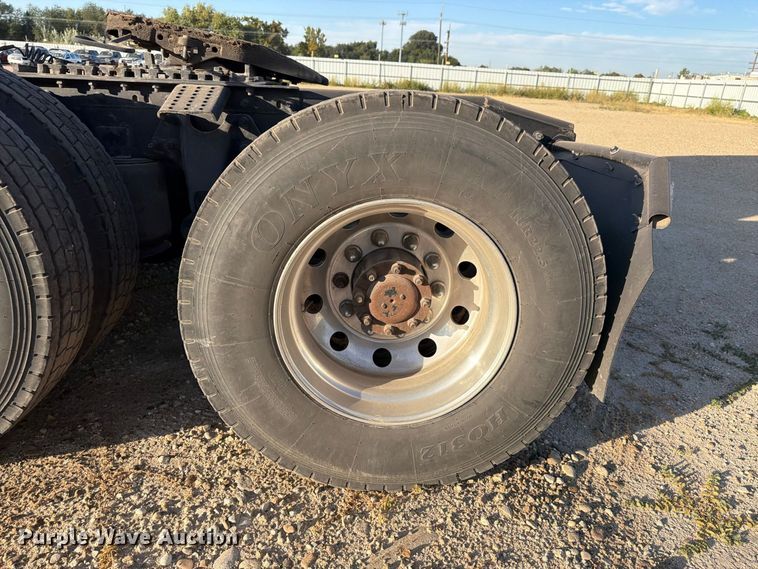 image for item YA4416 2020 International LT625 semi truck