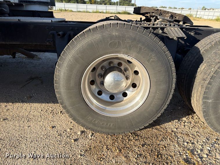 image for item YA4416 2020 International LT625 semi truck