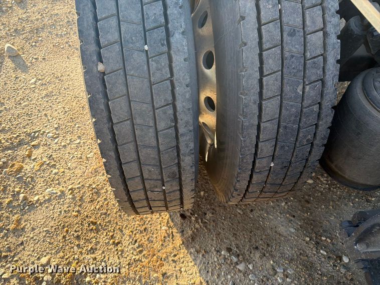image for item YA4416 2020 International LT625 semi truck