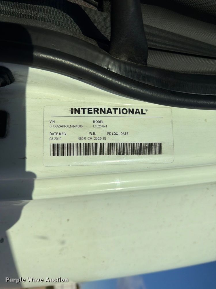 image for item YA4416 2020 International LT625 semi truck