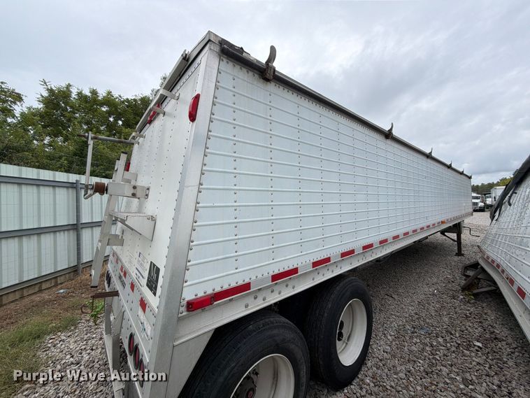 image for item YA4450 1998 Wilson DWH-4000 grain trailer