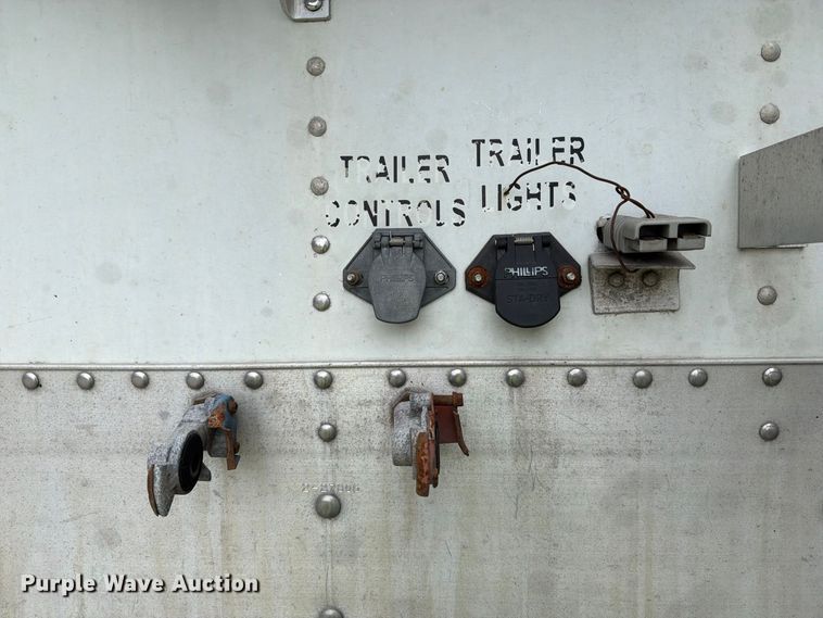 image for item YA4450 1998 Wilson DWH-4000 grain trailer