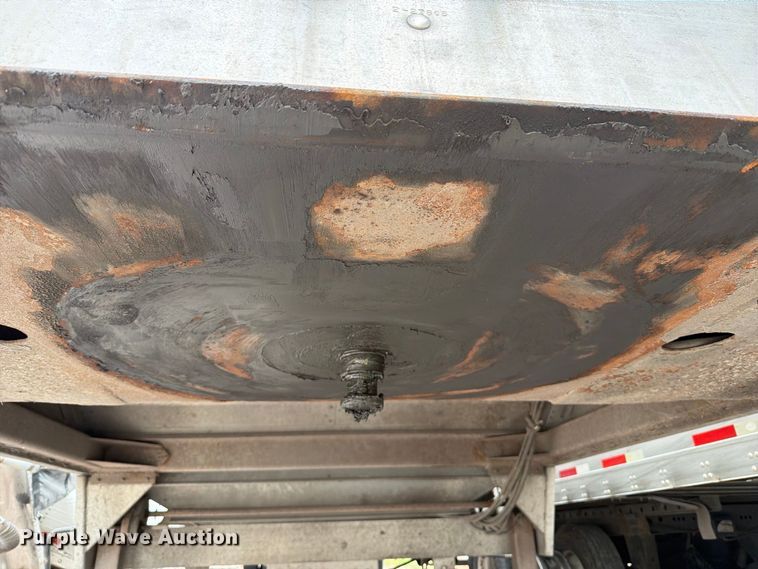 image for item YA4450 1998 Wilson DWH-4000 grain trailer