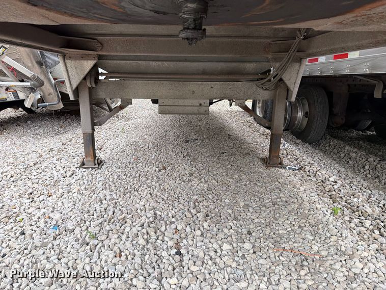image for item YA4450 1998 Wilson DWH-4000 grain trailer