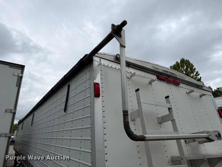 image for item YA4450 1998 Wilson DWH-4000 grain trailer