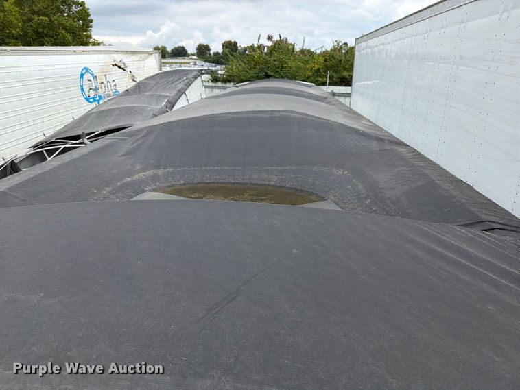 image for item YA4450 1998 Wilson DWH-4000 grain trailer