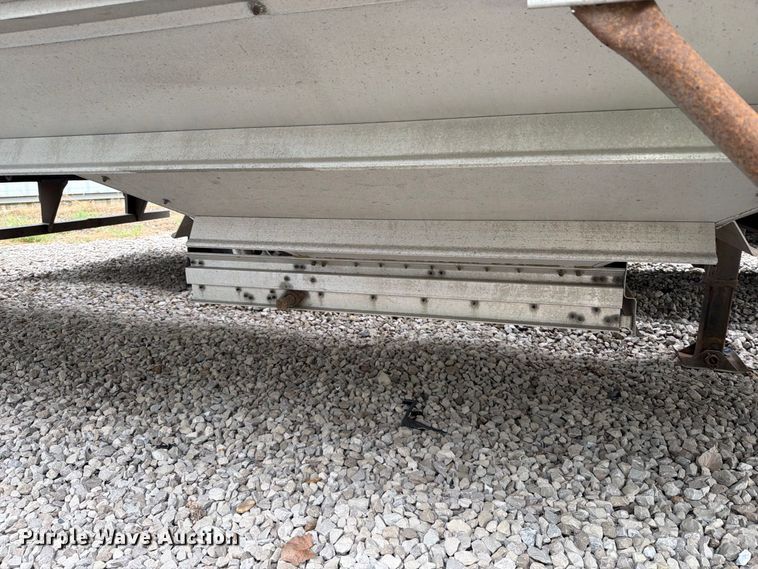 image for item YA4450 1998 Wilson DWH-4000 grain trailer