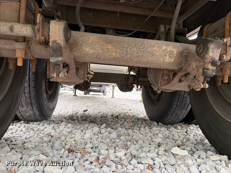 image for item YA4450 1998 Wilson DWH-4000 grain trailer