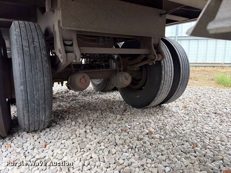 image for item YA4450 1998 Wilson DWH-4000 grain trailer