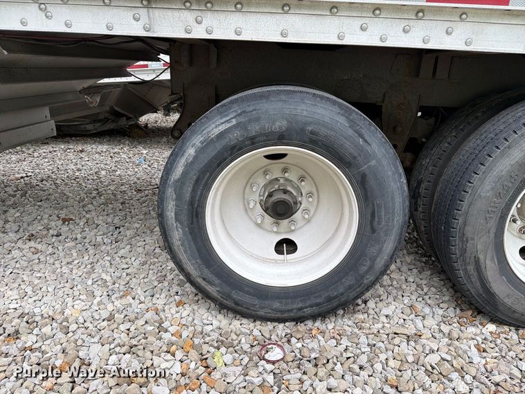 image for item YA4450 1998 Wilson DWH-4000 grain trailer