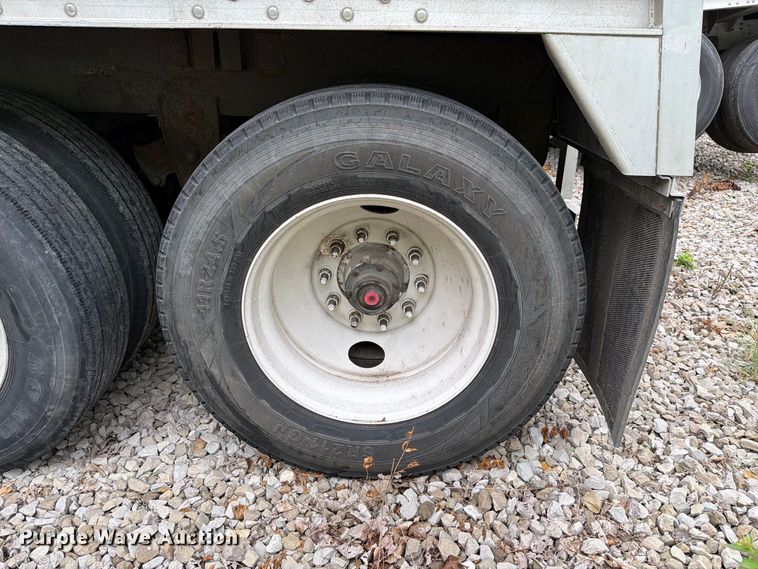 image for item YA4450 1998 Wilson DWH-4000 grain trailer