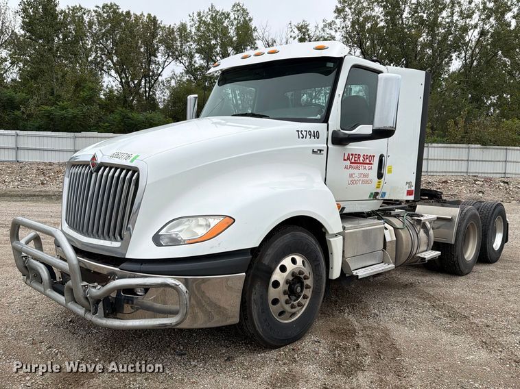 2018 International LT625 semi truck