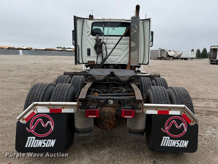image for item YA4480 2018 International LT625 semi truck
