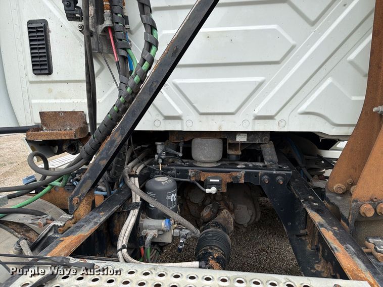 image for item YA4480 2018 International LT625 semi truck