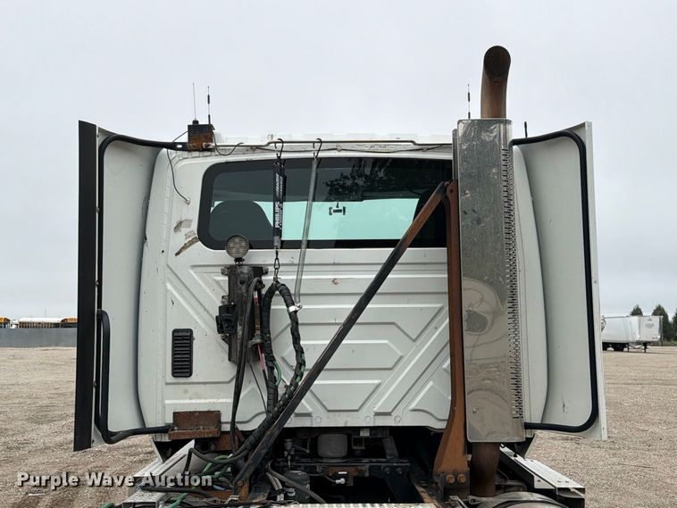 image for item YA4480 2018 International LT625 semi truck