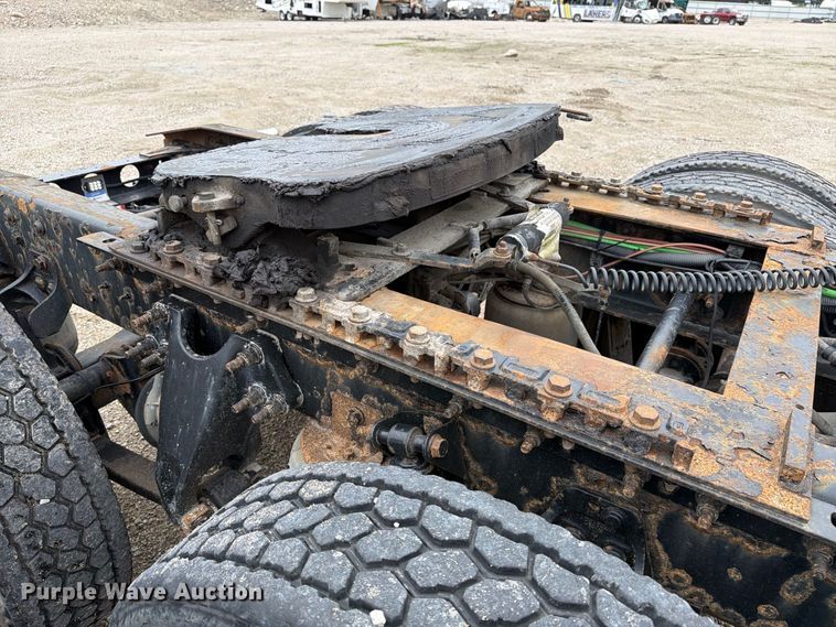 image for item YA4480 2018 International LT625 semi truck