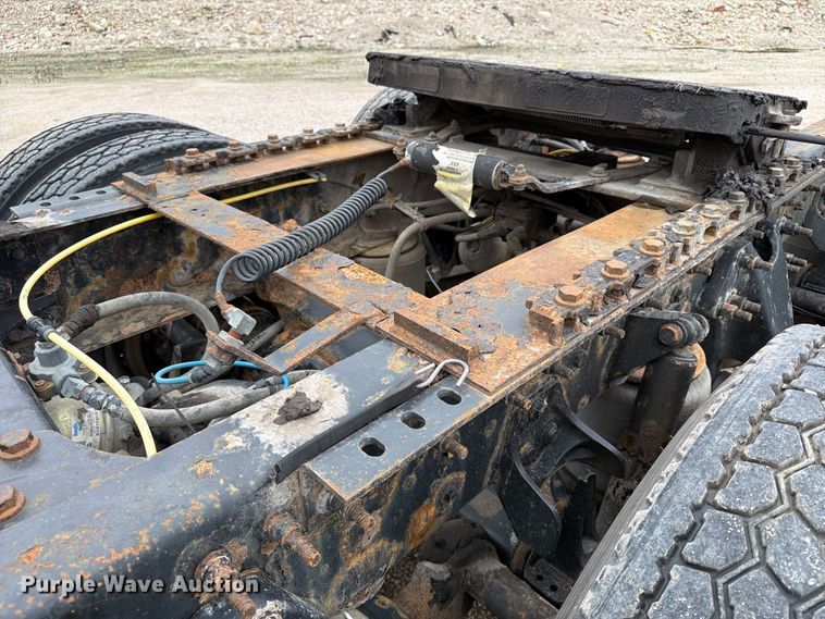 image for item YA4480 2018 International LT625 semi truck