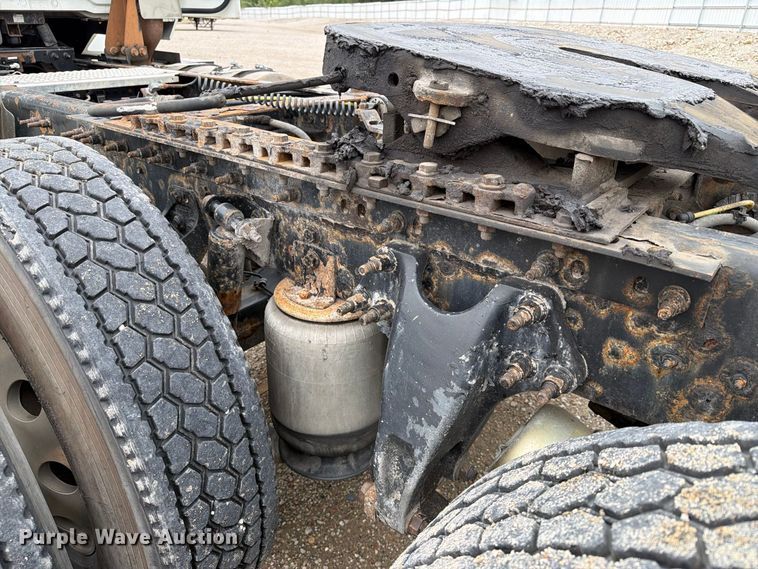 image for item YA4480 2018 International LT625 semi truck