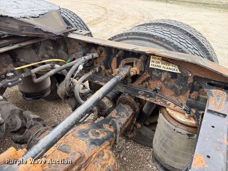 image for item YA4480 2018 International LT625 semi truck