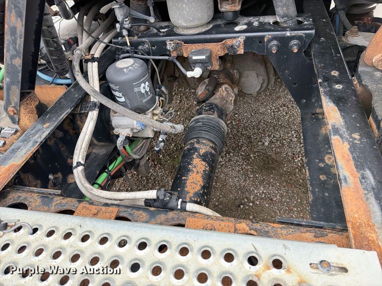 image for item YA4480 2018 International LT625 semi truck