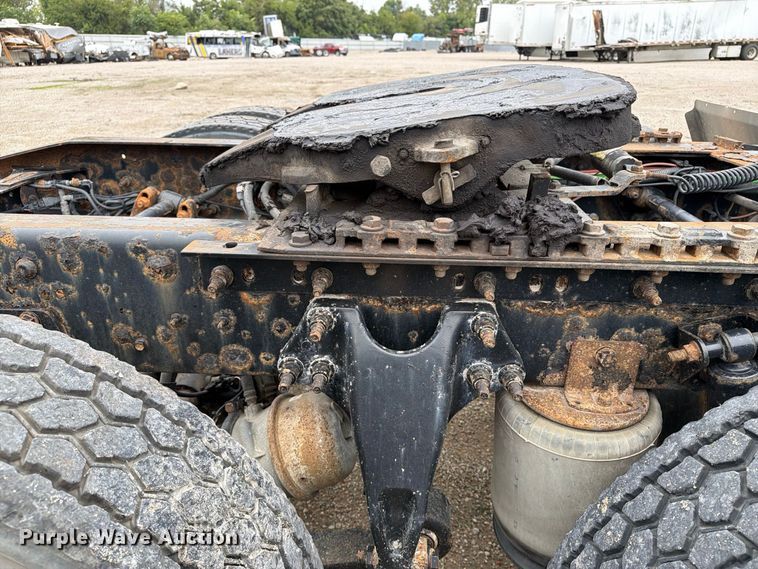 image for item YA4480 2018 International LT625 semi truck