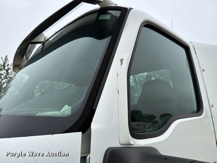 image for item YA4480 2018 International LT625 semi truck