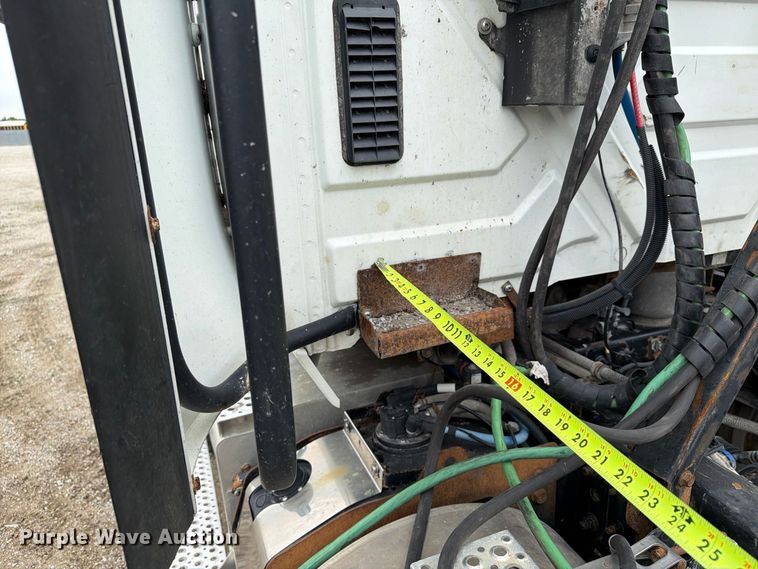 image for item YA4480 2018 International LT625 semi truck