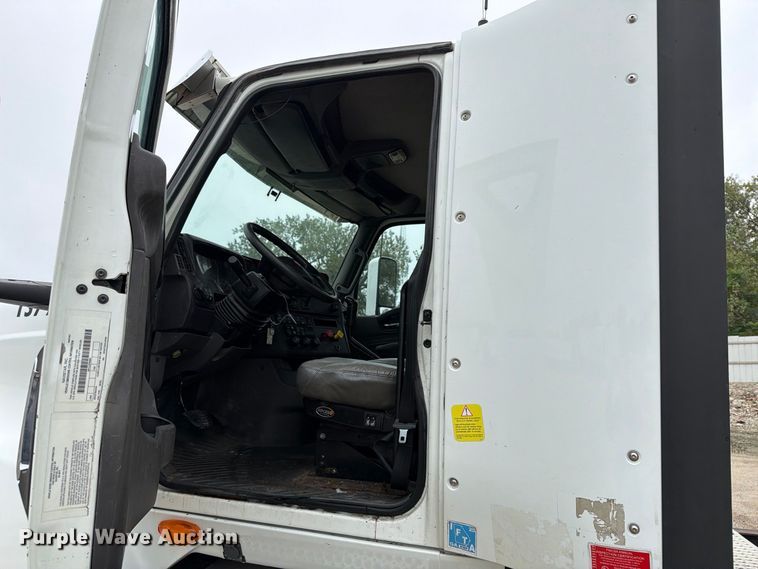 image for item YA4480 2018 International LT625 semi truck