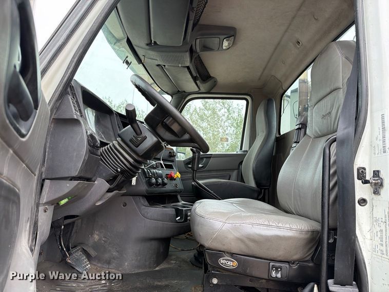 image for item YA4480 2018 International LT625 semi truck