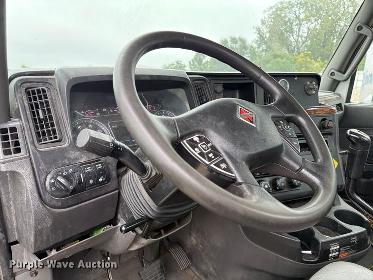 image for item YA4480 2018 International LT625 semi truck