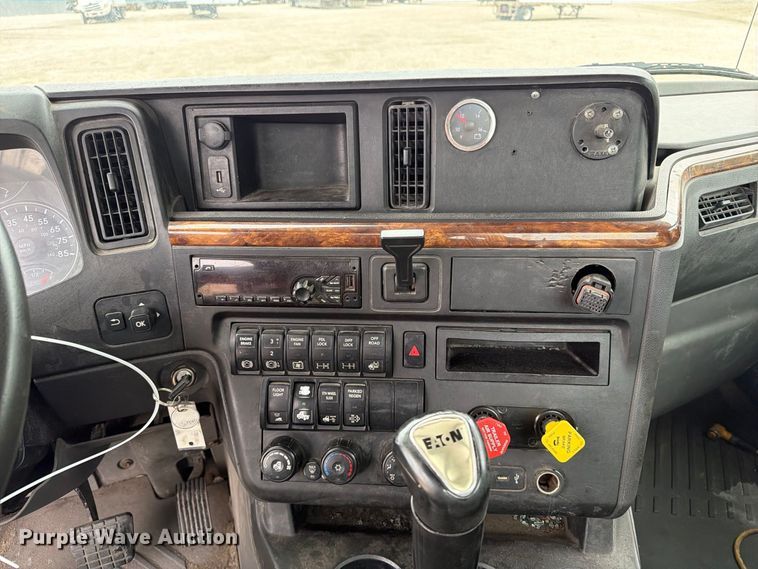image for item YA4480 2018 International LT625 semi truck