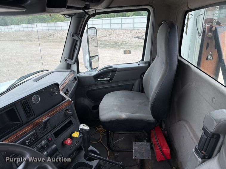 image for item YA4480 2018 International LT625 semi truck