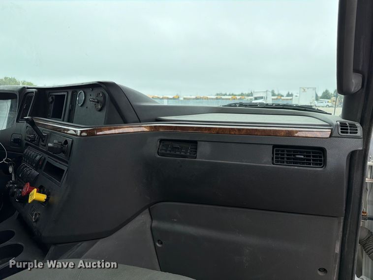 image for item YA4480 2018 International LT625 semi truck