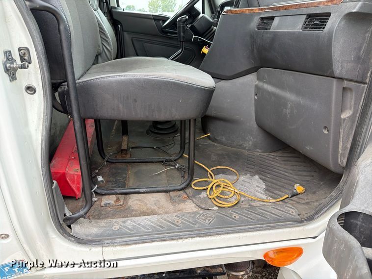 image for item YA4480 2018 International LT625 semi truck