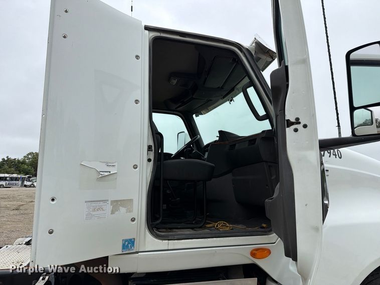 image for item YA4480 2018 International LT625 semi truck