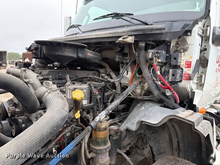 image for item YA4480 2018 International LT625 semi truck